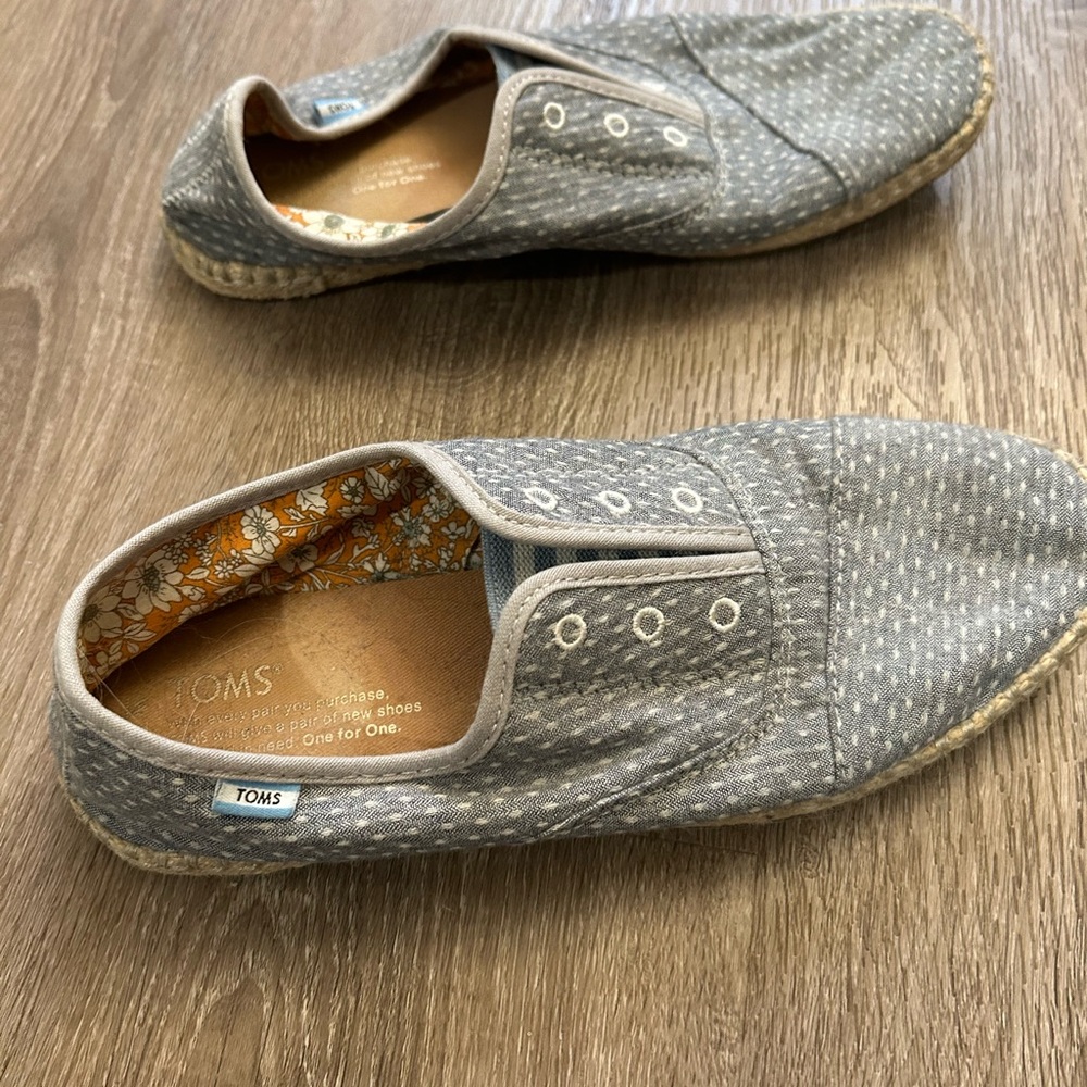 Tom’s slip on shoes - Picture 2 of 3